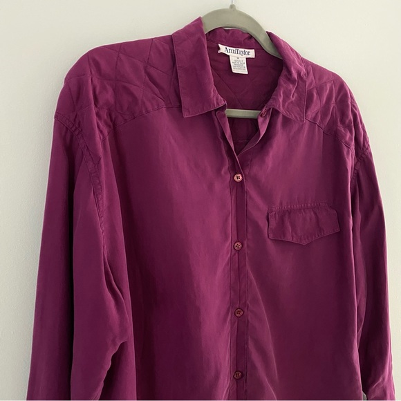 Ann Taylor Silk Quilted Shoulder Purple Button Down Shirt Medium - Picture 3 of 5